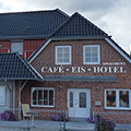 Erweiterung eines Hotels mit Vorbau, Dacharbeiten, Holzfassade, Gaubeneinbau